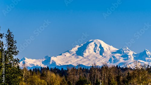 Quadro em tela Mount Baker, a dormant volcano in Washington State viewed from Glen Valley near