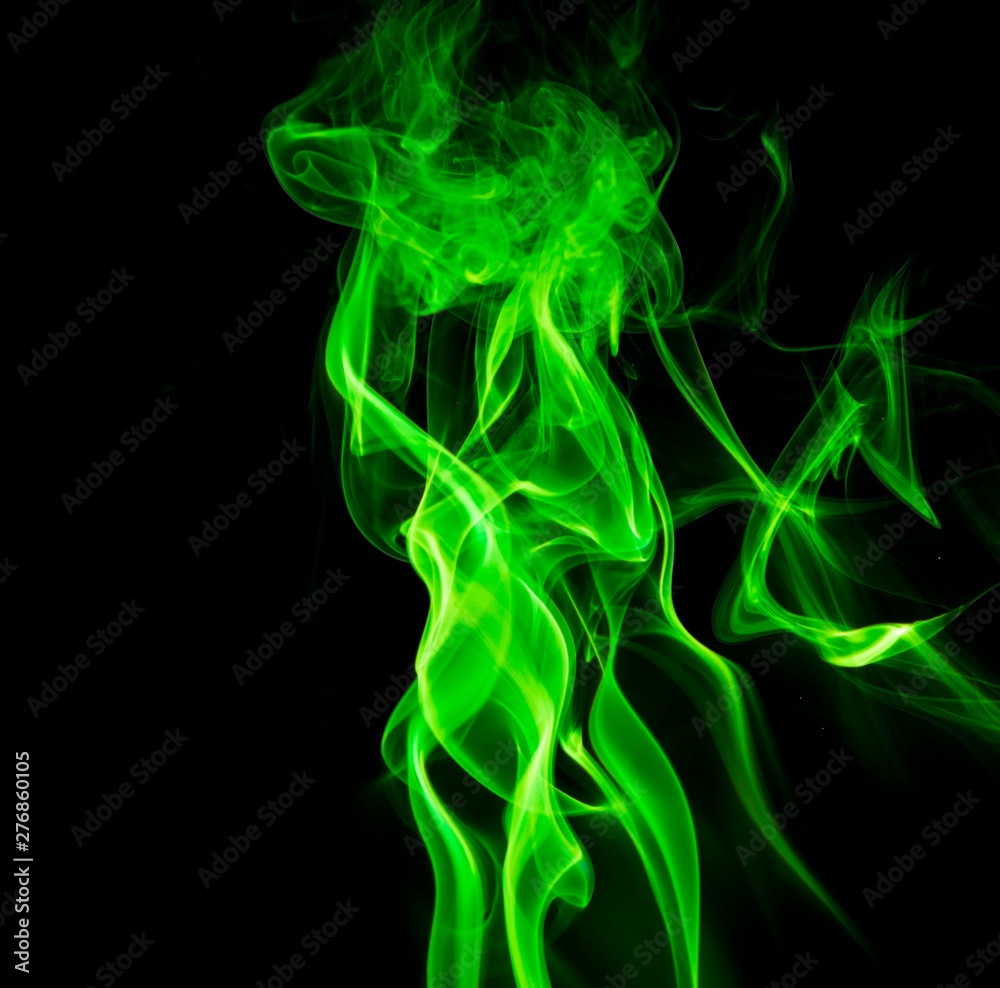 Obraz premium Green smoke on black background