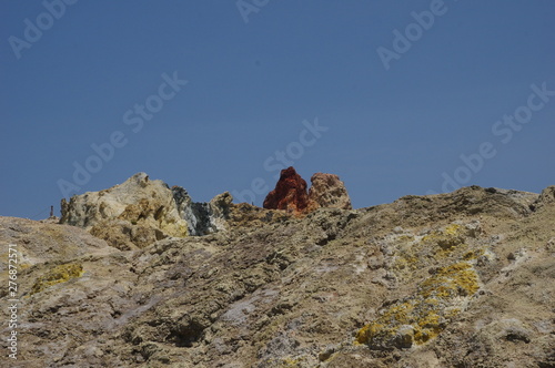 Felsen mit Schwefel und Eisen photo