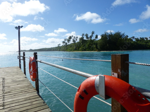 Fototapeta Naklejka Na Ścianę i Meble -  pontoon in blue lagoon at rarotonga
