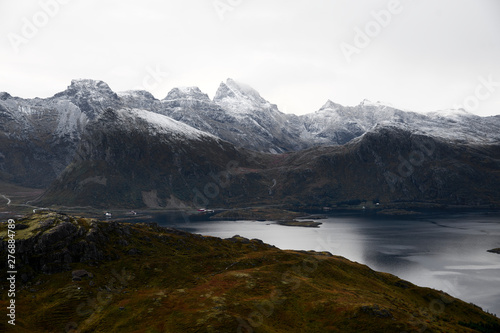 Fototapeta Naklejka Na Ścianę i Meble -  Beautiful mountains and houses on Lofoten Islands in Norway