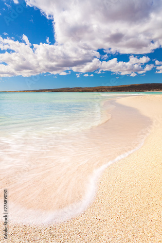 Beautiful turquoise water shoreline at Ningaloo Reef  Exmouth  on the west coast of Australia. Turquoise Bay  Western Australia  Australia.