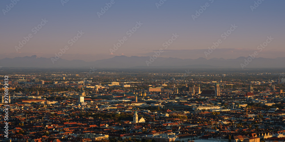 München Panorama im Abendlicht