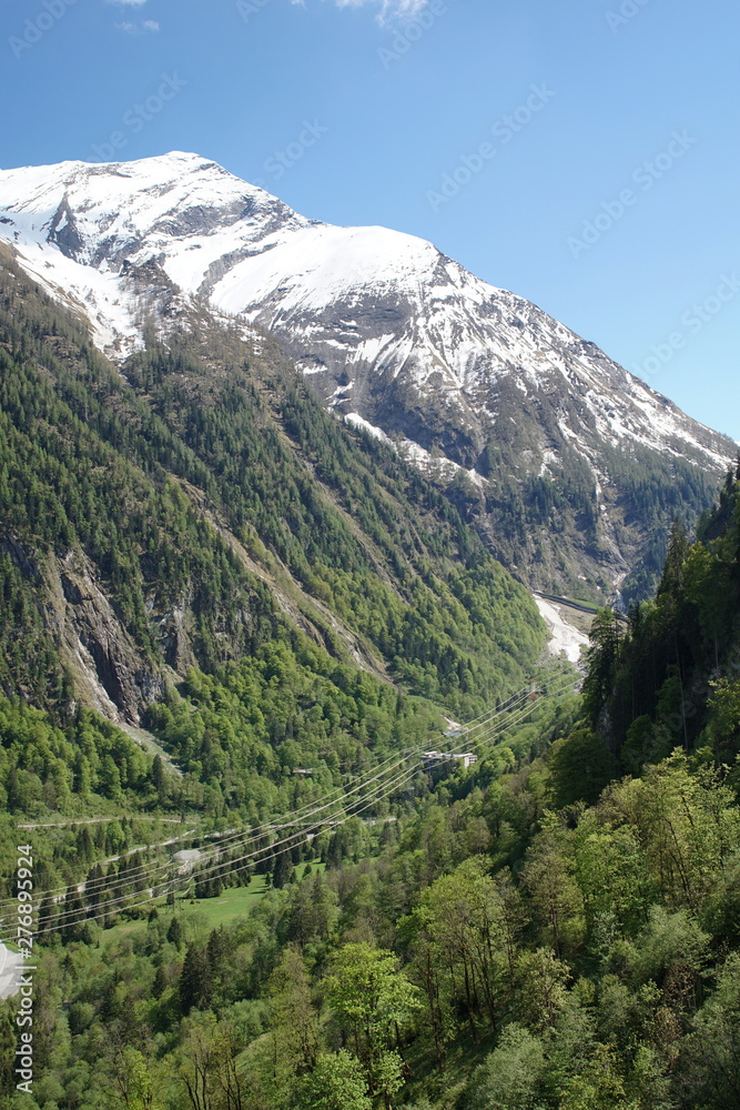 Ausblick von der Bergbahn des Kitzsteinhorn auf die Bergwelt Hohe Tauern 