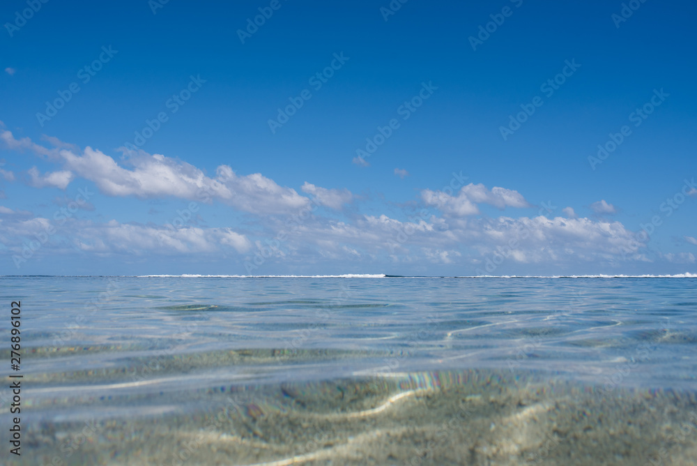 Obraz premium Ocean and sand