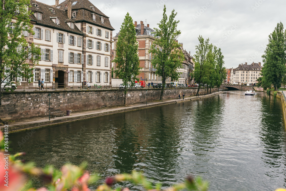 Fototapeta premium old houses on the water in Strasbourg