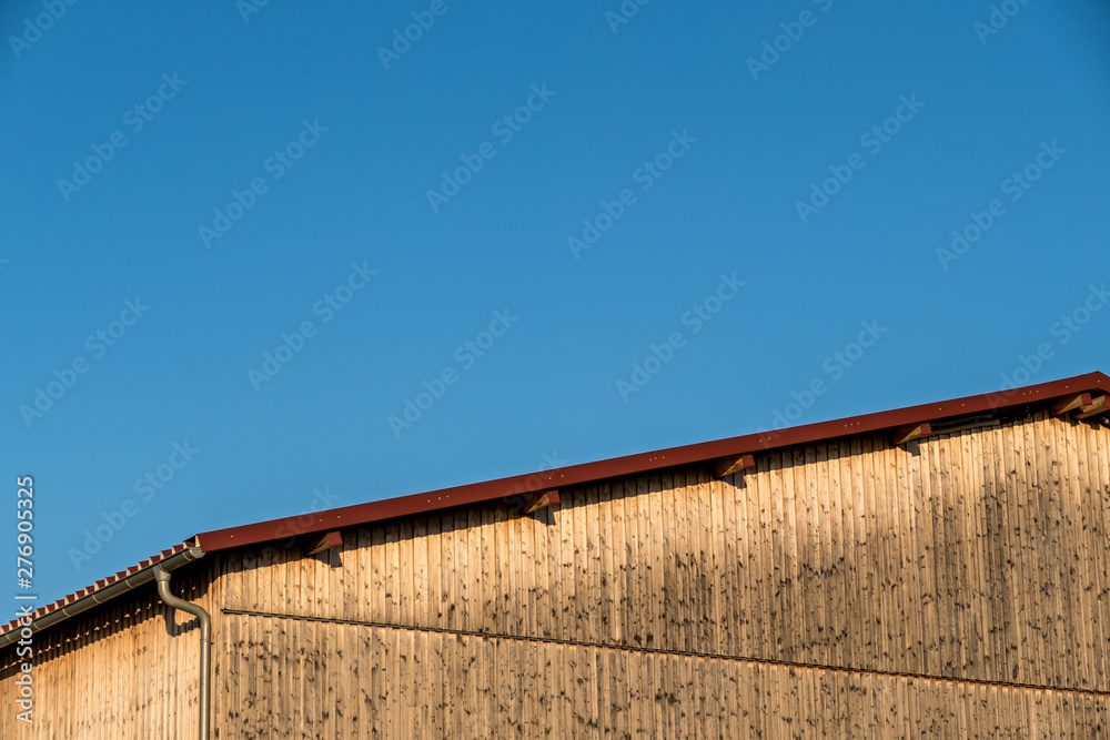 Feuchtigkeit an der Holzverkleidung