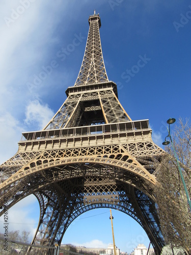 View of the Eiffel Tower in the morning with blue sky in the background © Isabel