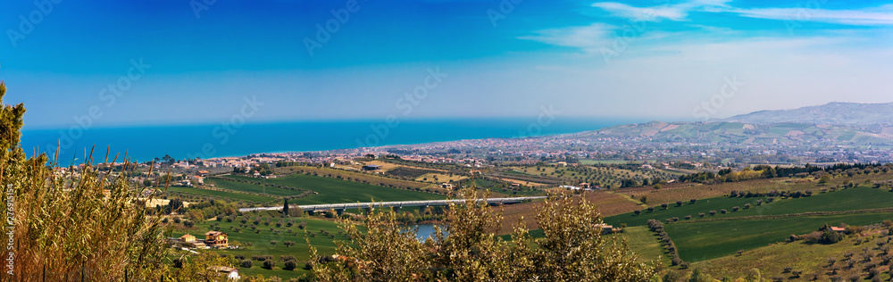 Panorama di un tratto di mare della costa abruzzese, Giulianova