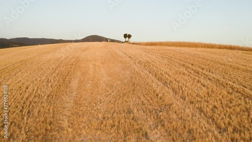 Colline toscane viste con il drone al tramonto.
