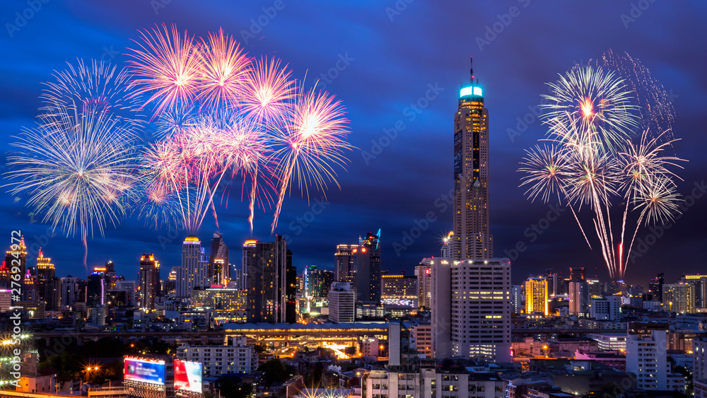Obraz premium Firework with Bangkok night light cityscape with modern building at twilight time