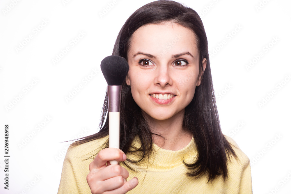 Obraz premium attractive young woman doing makeup