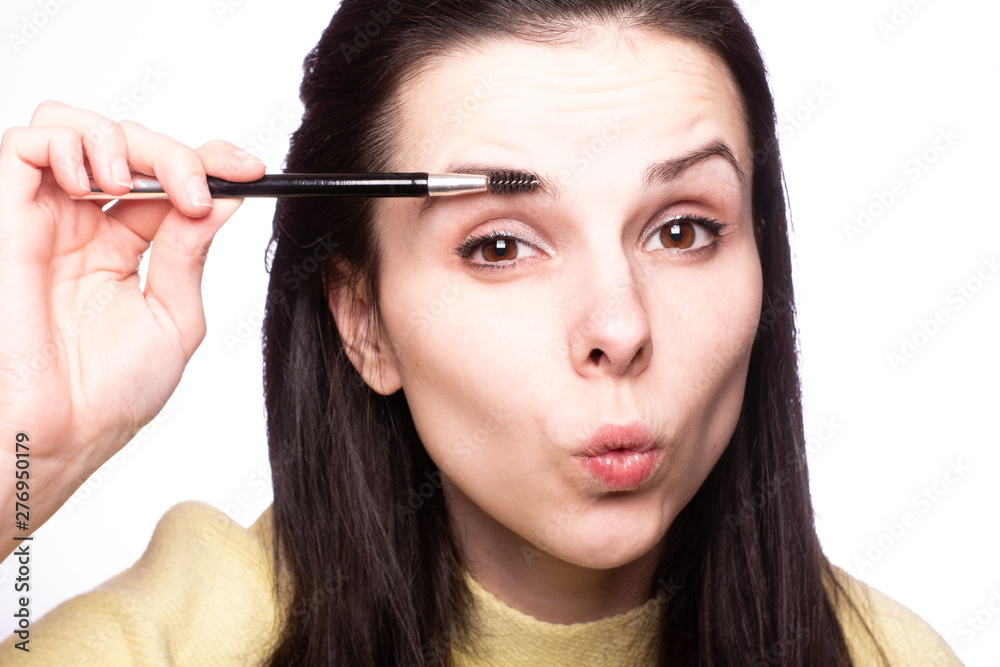 Obraz premium attractive young woman doing makeup