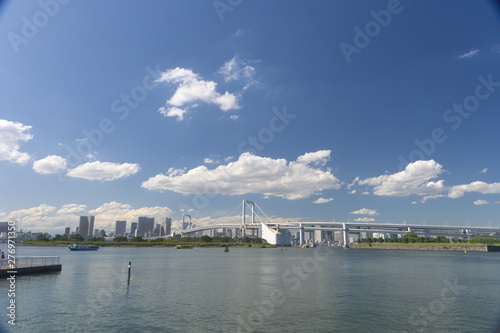 Obraz na płótnie panoramic view of river and the city w salonie
