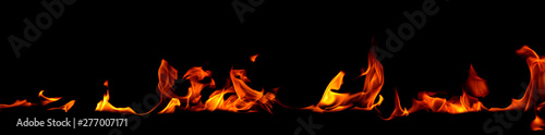 Ogień płonie na Abstrakcjonistycznej sztuki czerni tle