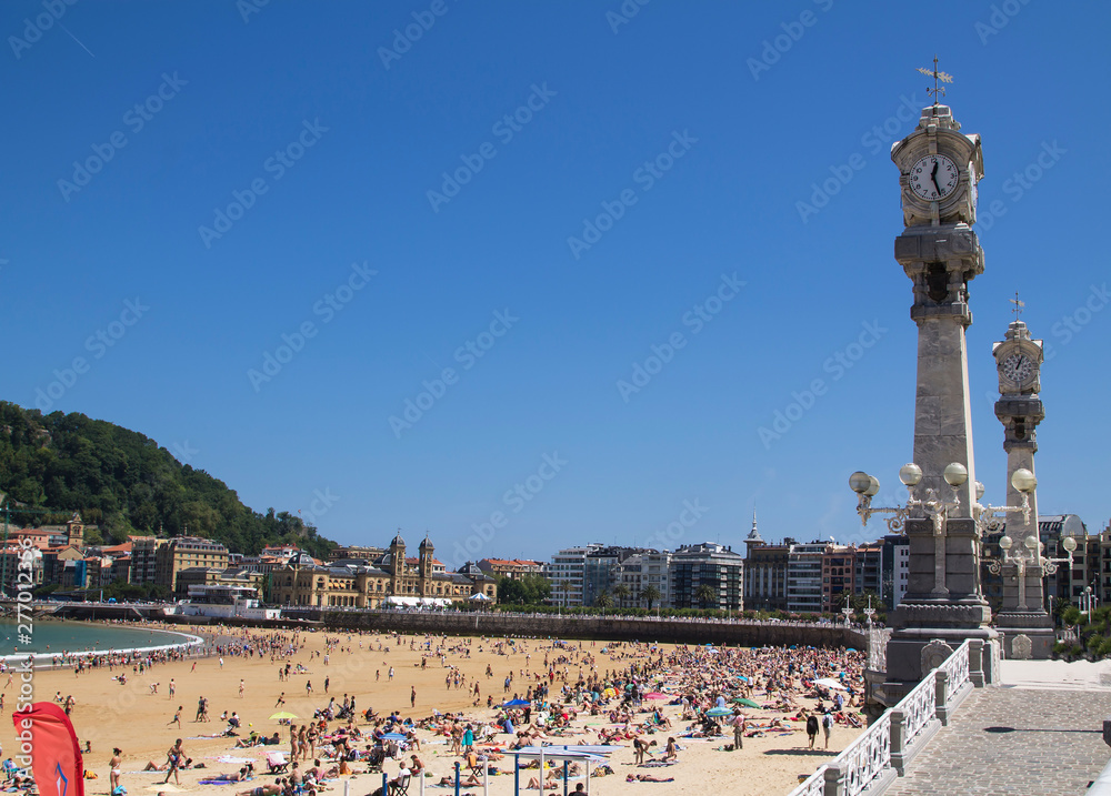 Obraz premium Clocks of La Concha Bay, San Sebastian, Guipuzcoa, Spain