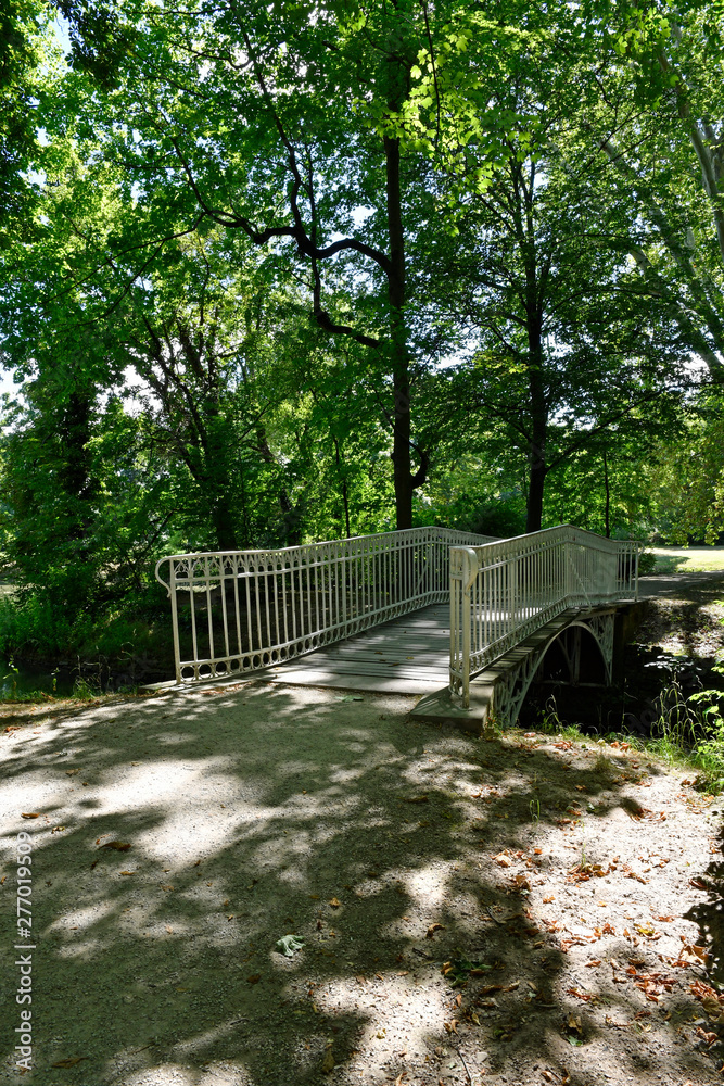 brücke im schlosspark worms-herrnsheim brücke im schlosspark worms-herrnsheim