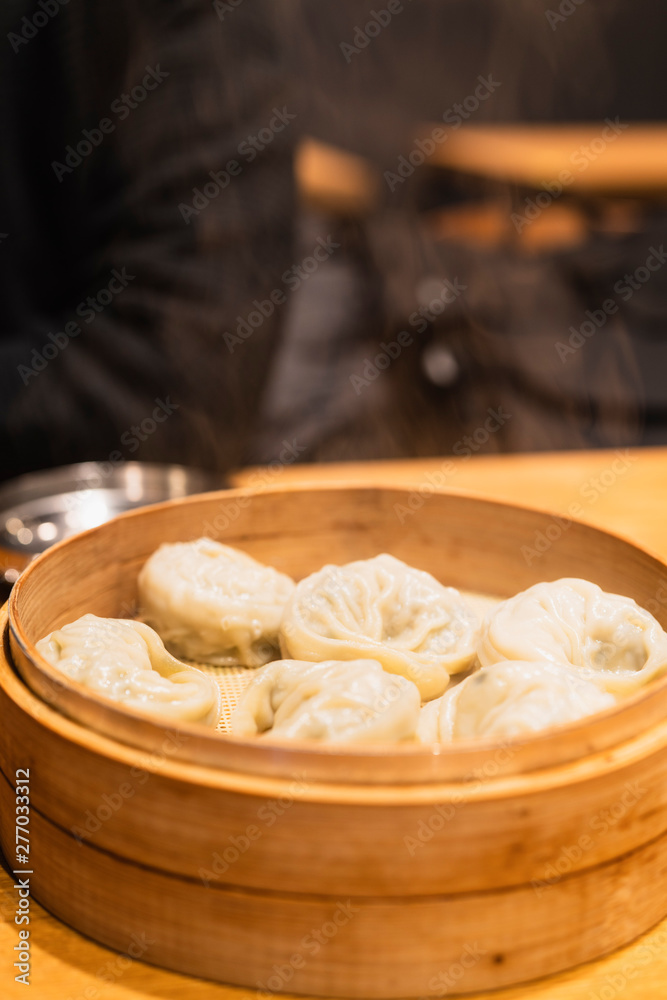 찜통 안의 만두