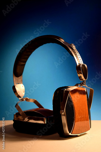 Drewniano- skórzane audiofilskie słuchawki rzemieślniczo wykonane z piękną stylistyką