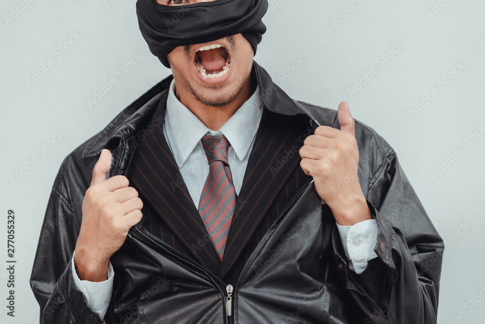 Thieves disguised as businessmen Thieves disguised as businessmen