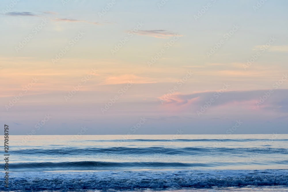 Obraz premium Sunrise over atlantic ocean