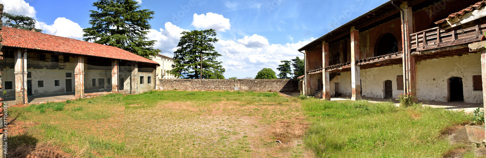 An old abandoned farmhouse in the Brescia countryside - Italy