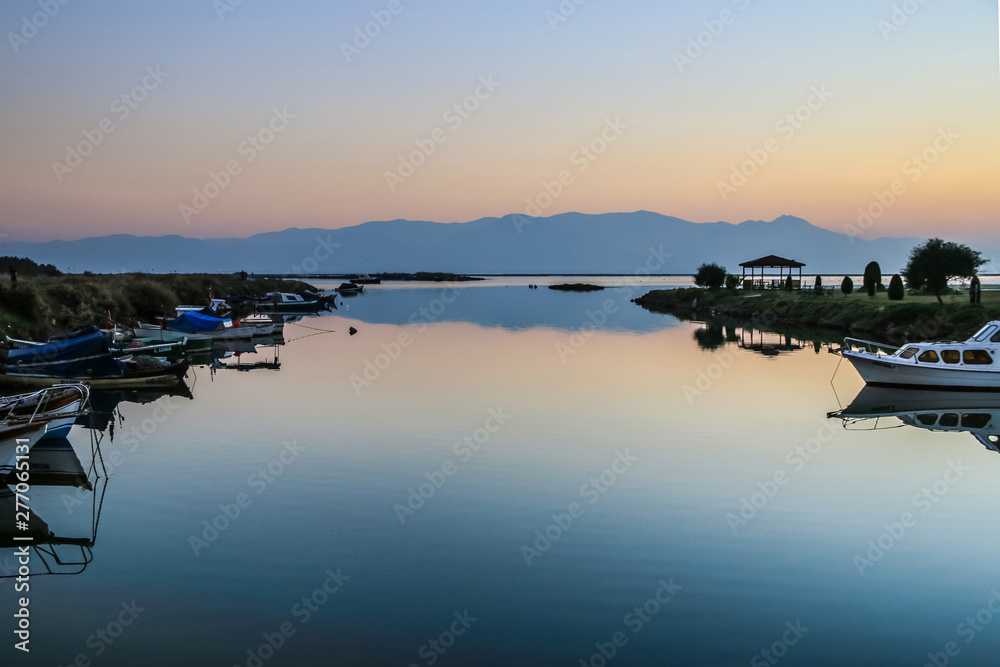 Fototapeta premium sunset on the lake