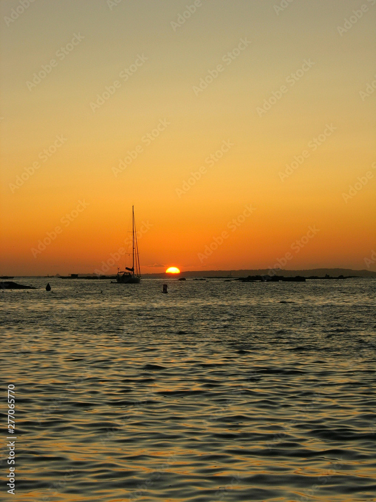 Secuencia de fotos de la puesta de sol del 24 de julio de 2009. San Vicente do Grove (España). Foto 2.
