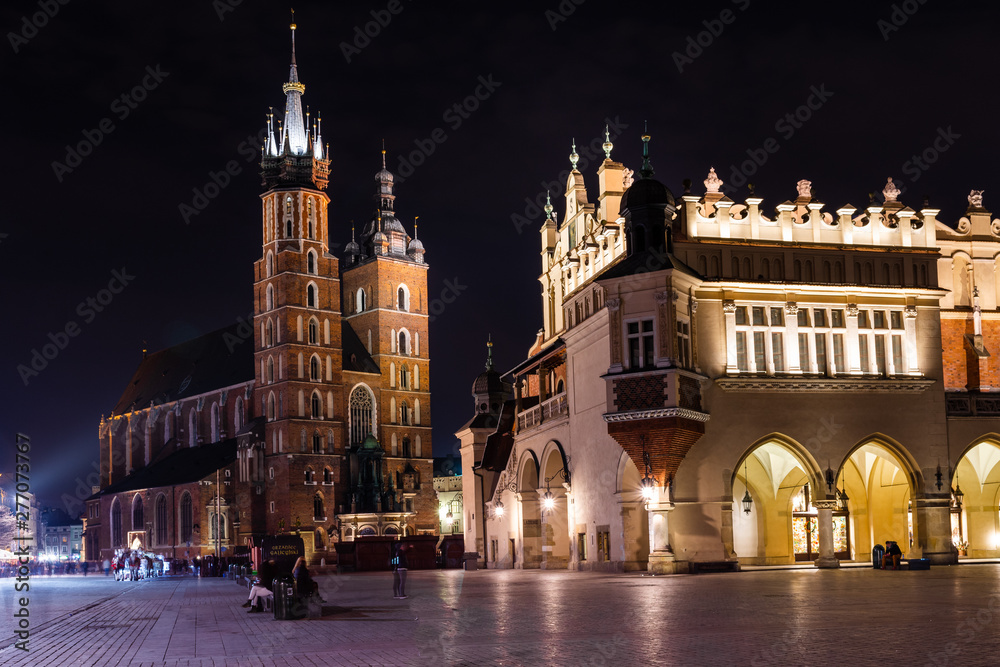 Obraz premium Krakowski rynek nocą