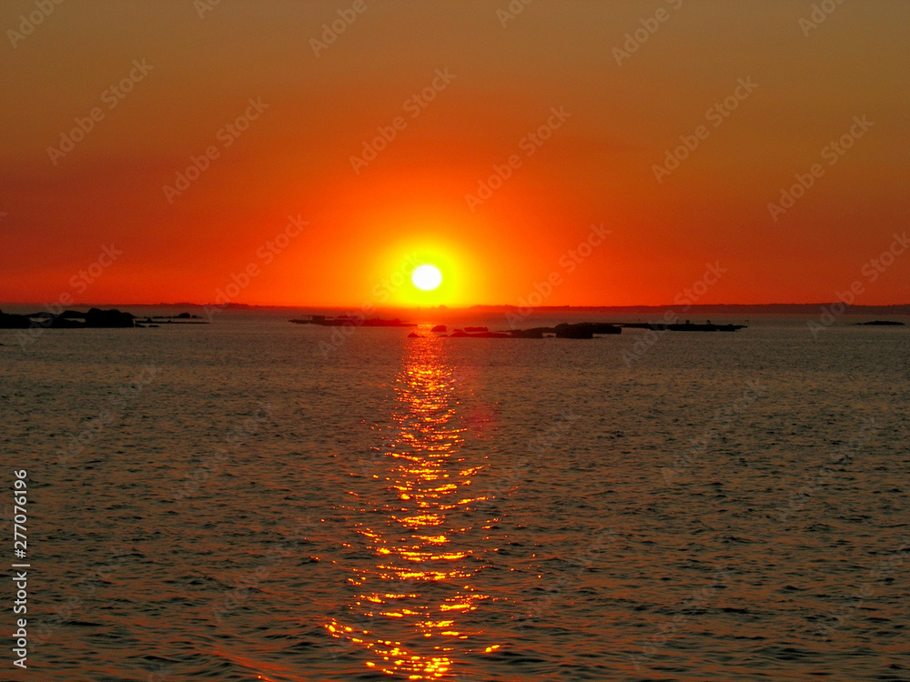 Serie de fotos de la puesta de sol del 5 de agosto de 2005 en San Vicente do Grove (España). Foto 2