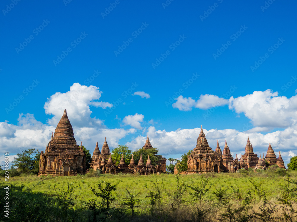 Fototapeta premium Khaymingha Pagoda Complex in Bagan, Myanmar