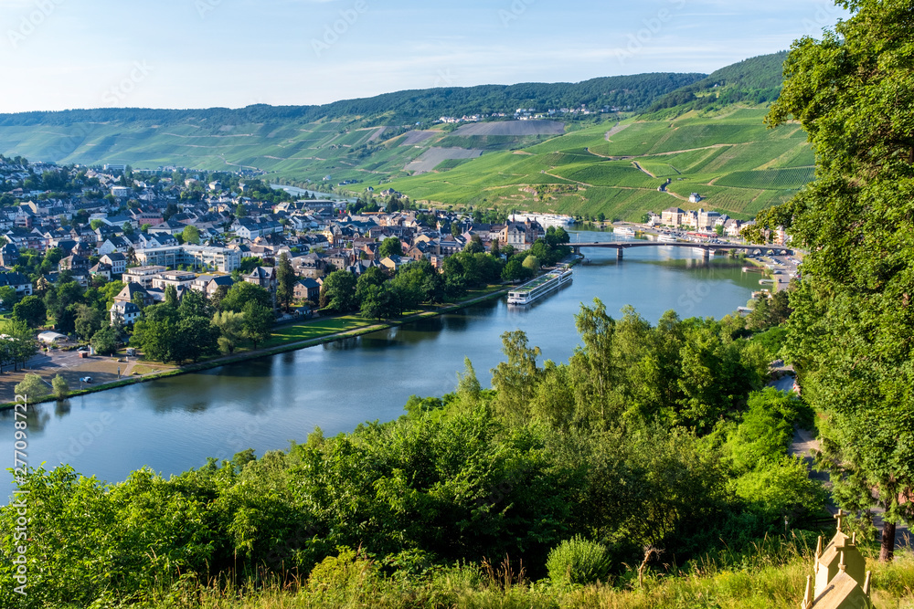 Fototapeta premium Lanschaft bei Bernkastel-Kues