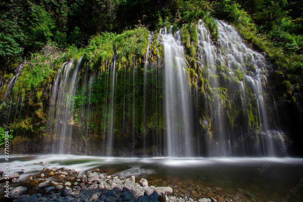 Naklejka premium Mossbrae Falls