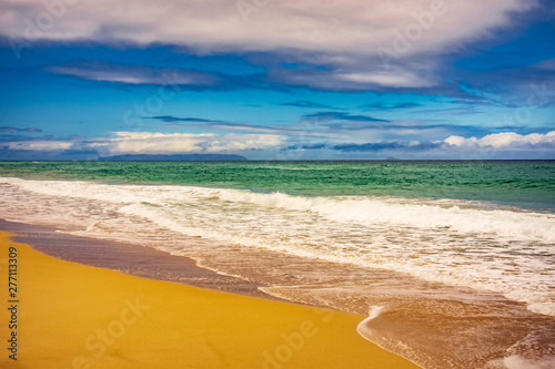 Fototapeta Naklejka Na Ścianę i Meble -  deserted tropical beach