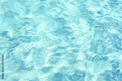 Obraz na płótnie Close-up view of a transparent turquoise sea water that forms a natural texture, Emerald Coast, Sardinia, Italy. w salonie