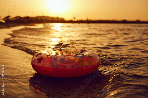 Canvas Print Beautiful sunset by the sea in the resort