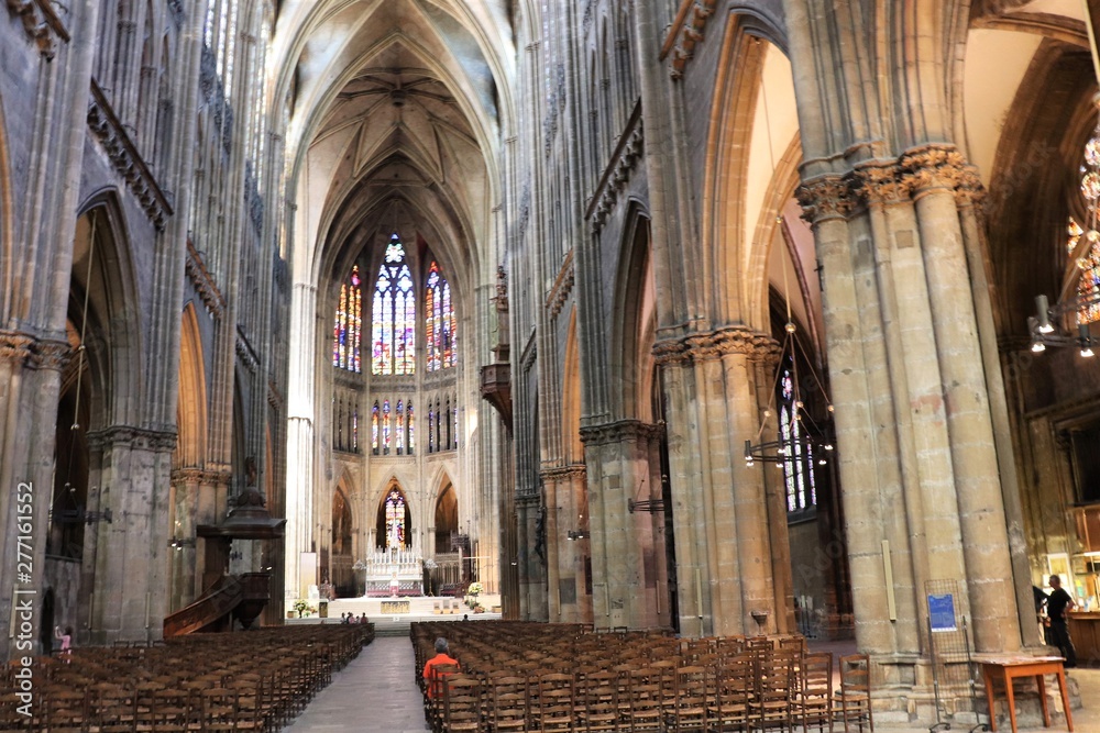Ville de Metz - Cathédrale Saint Etienne construite du 13 ème au 16 ème siècle  - vue de l'intérieur