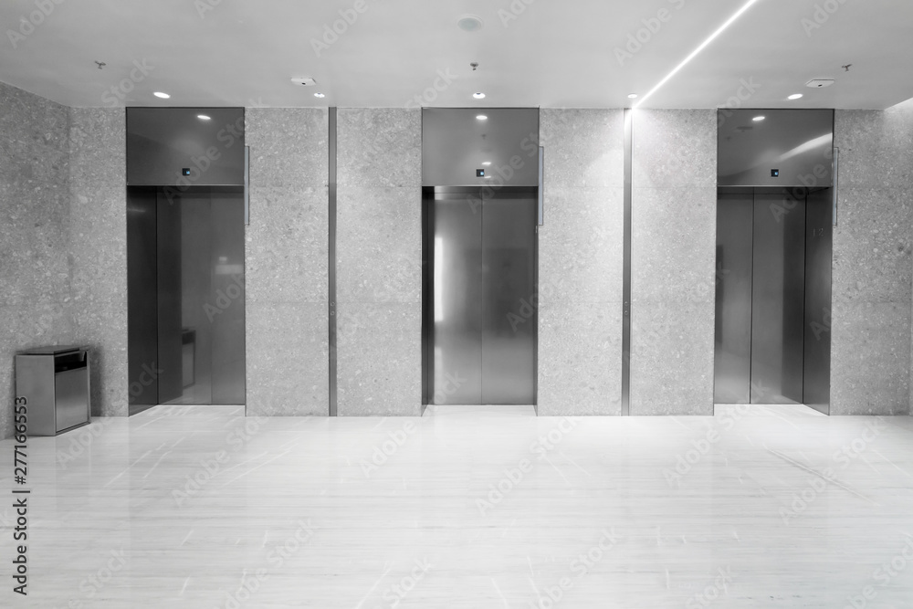 The elevator entrance is in the shopping mall The elevator entrance is in the shopping mall