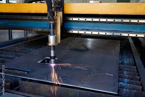 Plasma cutting machine, thick metal cutting, metal cut  process, carpentry metalwork industry