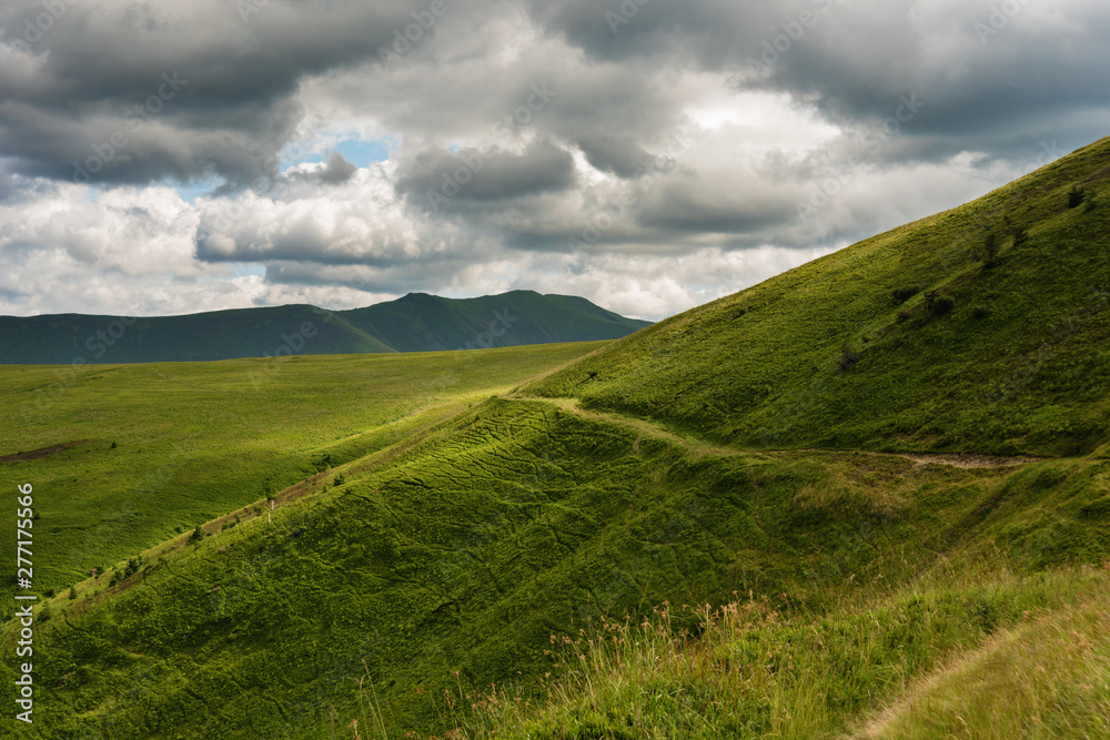 Obraz premium Beautiful views on the ridge Borzhava, which is in the Ukrainian Carpathian mountains