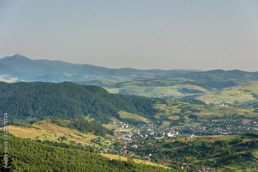 Obraz premium Beautiful views on the ridge Borzhava, which is in the Ukrainian Carpathian mountains