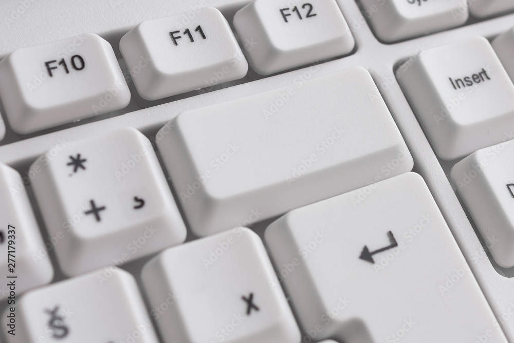 White pc keyboard with empty note paper above white background key copy space White pc keyboard with empty note paper above white background key copy space
