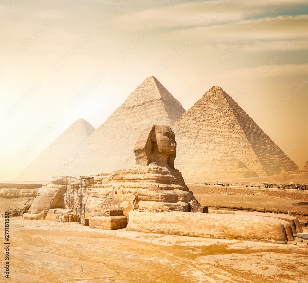 Sphinx and pyramids - obrazy, fototapety, plakaty 