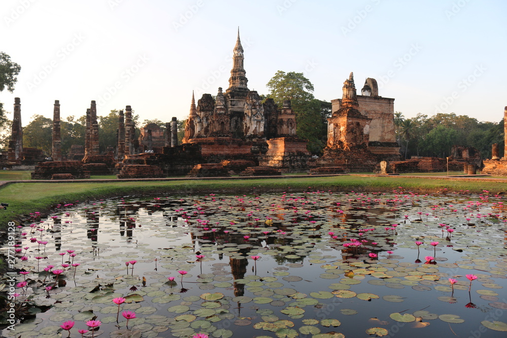 Fototapeta premium temple in sukhothai thailand