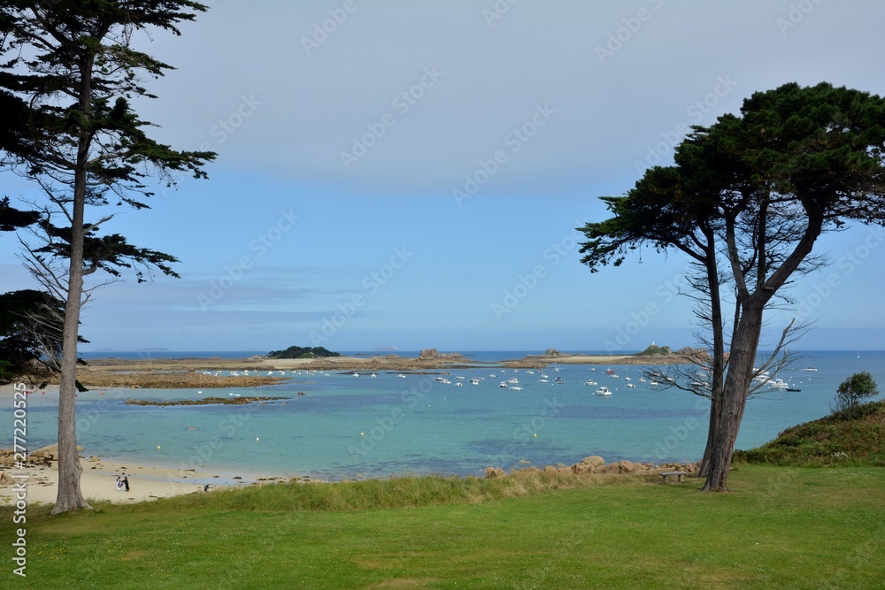 La belle baie de Port-Blanc à Penvénan en Bretagne La belle baie de Port-Blanc à Penvénan en Bretagne
