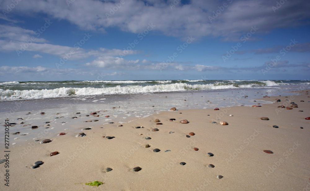 Morze sztorm - Dziwnówek Dziwnowo Plaża Kamienie