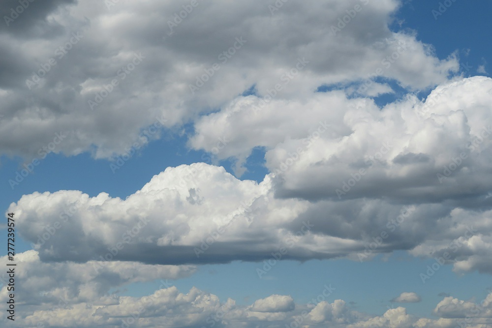 Obraz premium Beautiful sky view with big fluffy clouds, natural cloudscape