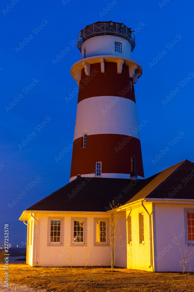 Obraz premium lighthouse on the sea at sunset