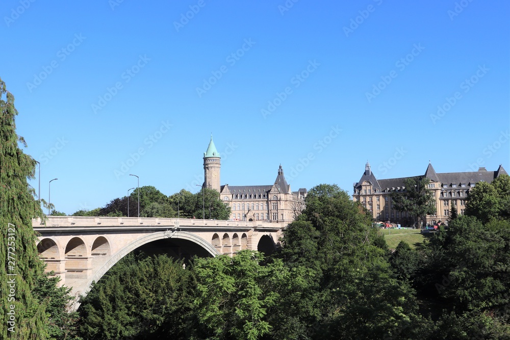 Le Pont Adolphe ouvert en 1903 dans la ville de Luxembourg
