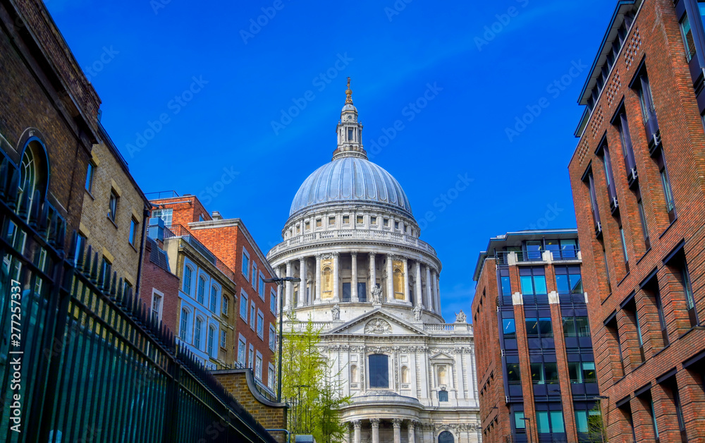 Fototapeta premium St. Paul's Cathedral in Central London, England, UK.